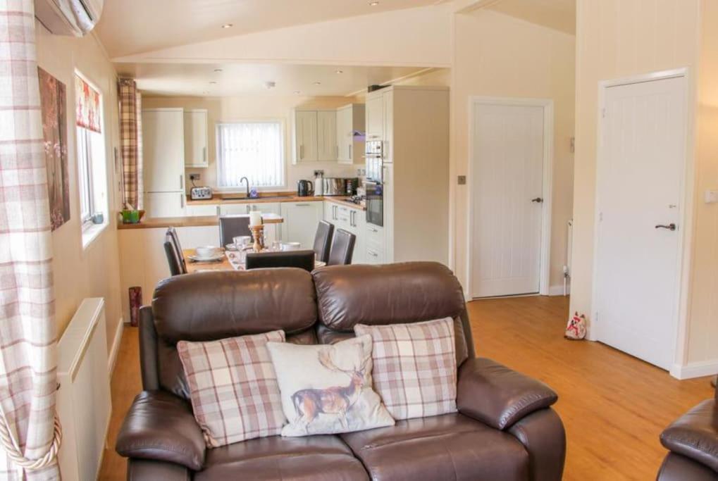 Fabulous Detached Lodge With Hot Tub Two Nights Minimum Stay Bridgnorth Eksteriør bilde