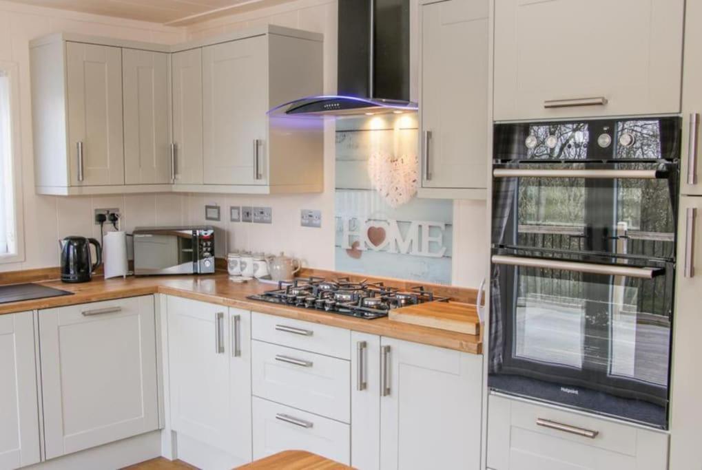 Fabulous Detached Lodge With Hot Tub Two Nights Minimum Stay Bridgnorth Eksteriør bilde