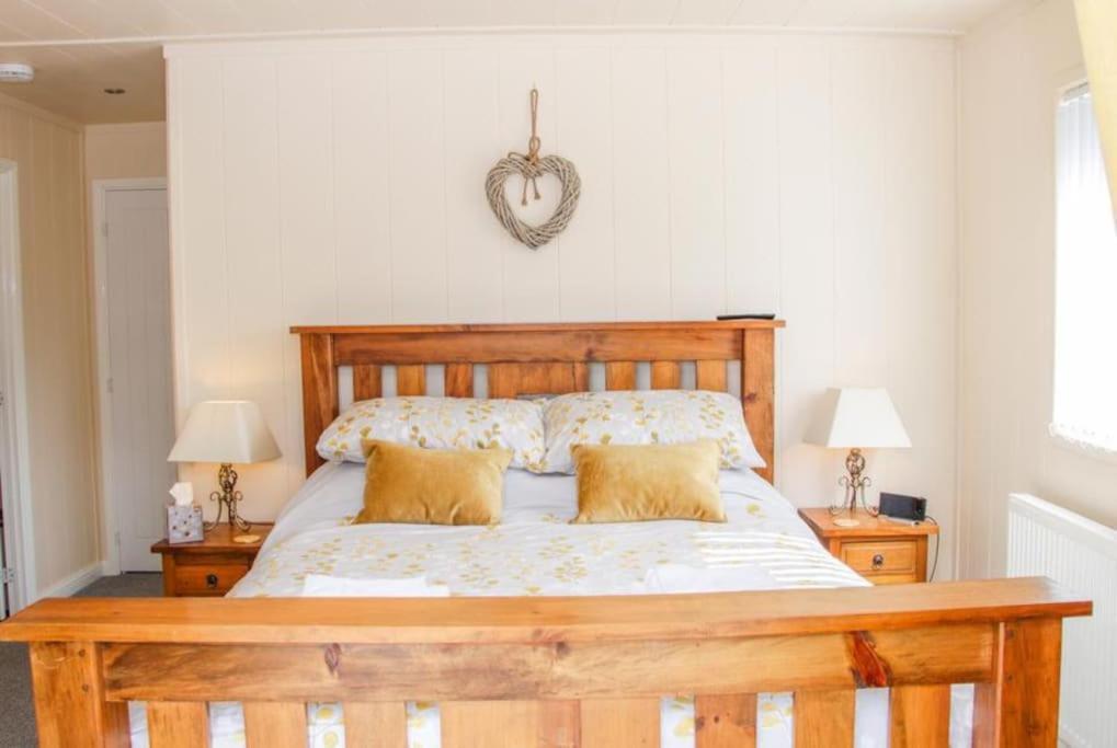 Fabulous Detached Lodge With Hot Tub Two Nights Minimum Stay Bridgnorth Eksteriør bilde