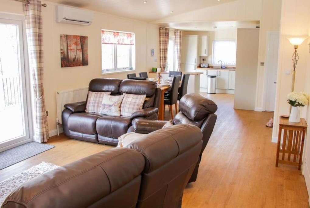 Fabulous Detached Lodge With Hot Tub Two Nights Minimum Stay Bridgnorth Eksteriør bilde